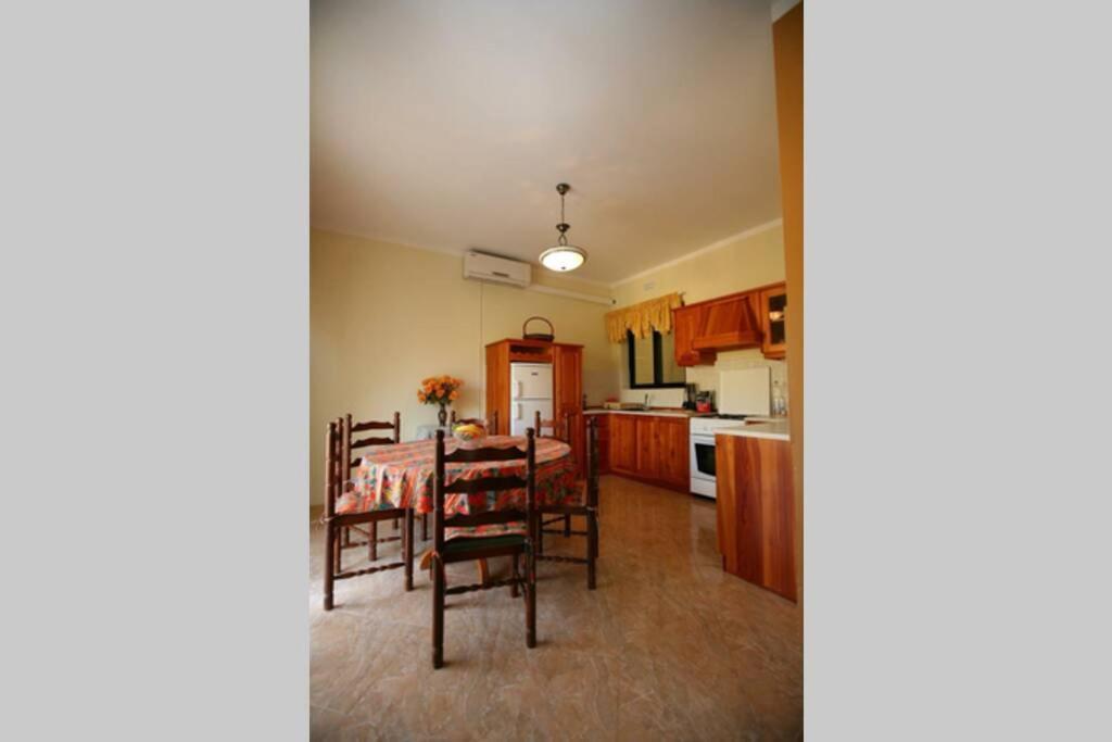 Spacious Apartment In Marsalforn, Gozo Exterior foto